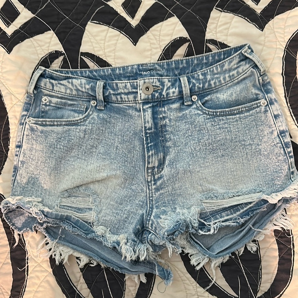 INC Denim Shorts Women's Size 4 Distressed Frayed Hem Light Blue